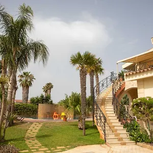 Libeccio With Shared Swimming Pool, At 200 Meters From The Beach, Solarium And Private Parking Casa vacanze Avola